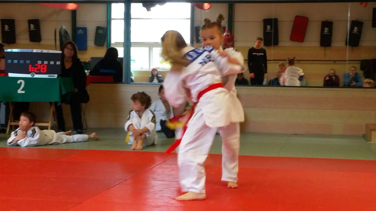 TeamGouwe's tweet photo. Britt, Lyke, Tjeerd en Ramses deden het gisteren geweldig bij de mini team wedstrijden. Geen winst maar wel gewonnen! Wat een inzet en wat hebben ze veel geleerd 💪 #judo #teamgouwe #delft https://t.co/JC4xYvouDu