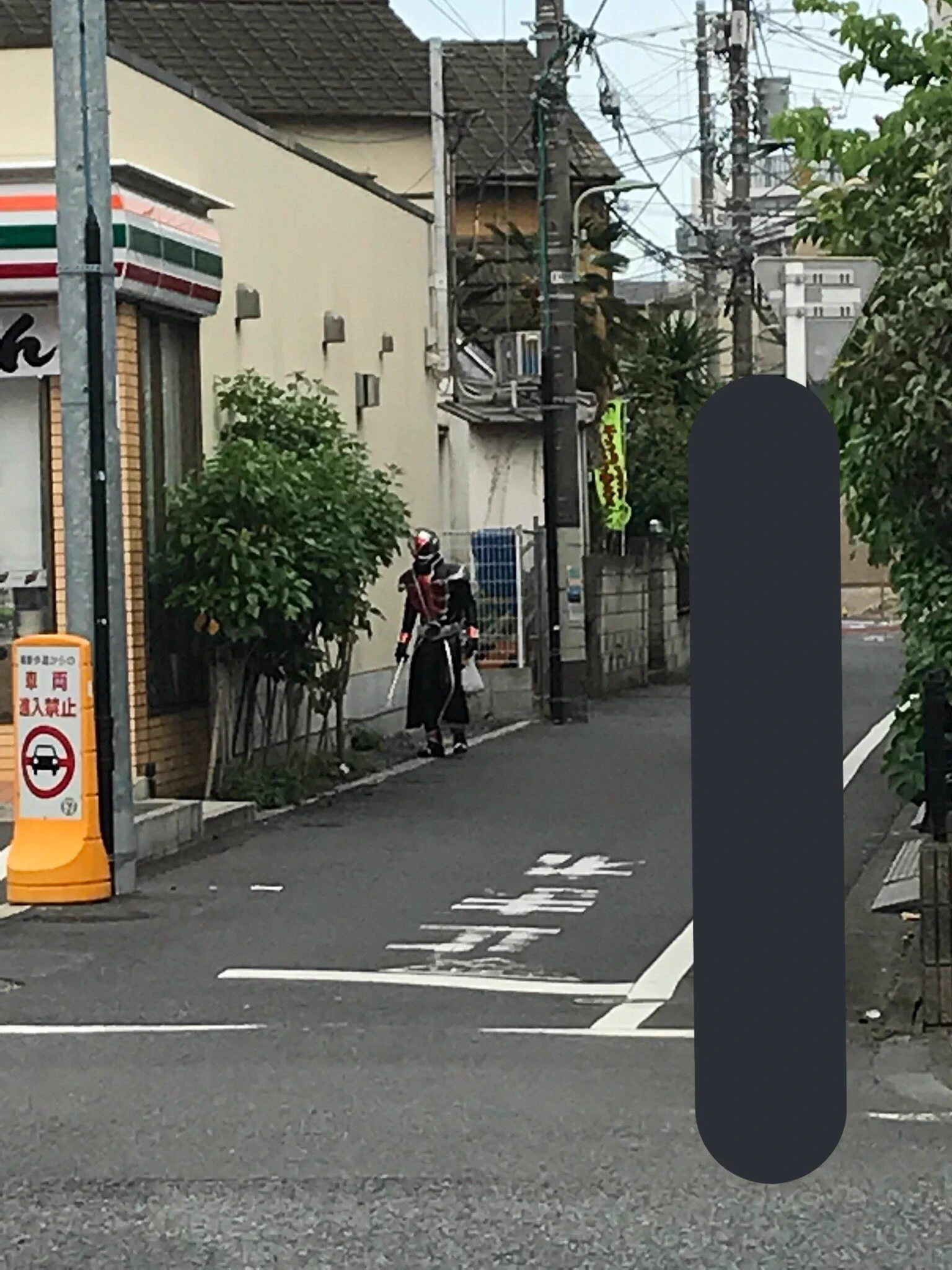ちょっとまってwww仮面ライダーウィザードがゴミ拾いしてくれてるw
