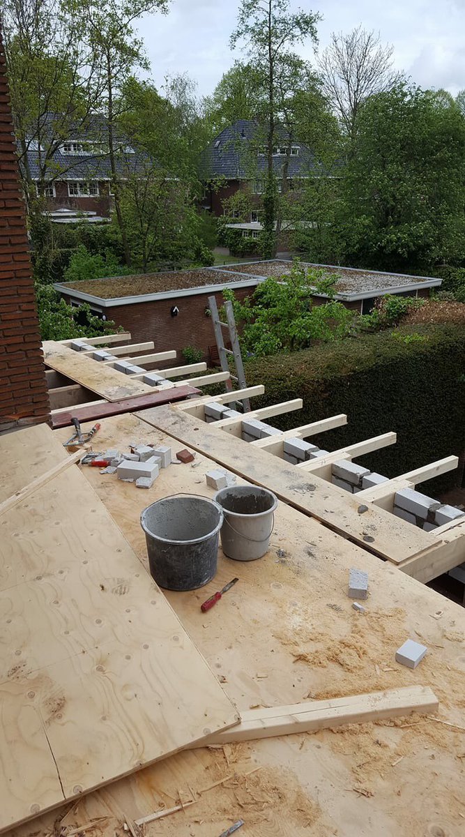 Het dak moet echt dicht ...# verbouwen #naarden # bouwbedrijf # renoveren # aannemer