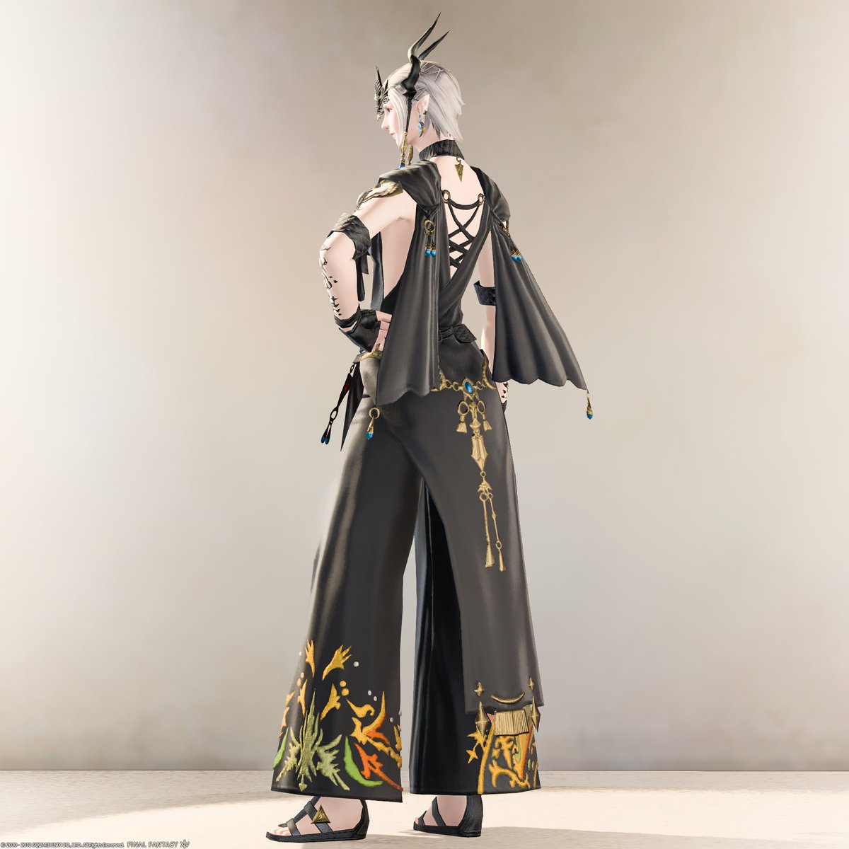 Uzivatel Chiyo Gungnir Na Twitteru Ff14attire バストサイズ大きいキャラだと胸の布のあたりが重力を無視しそうー っておもってみてた 呪術的な腕の刺青が象徴的なキャス装備