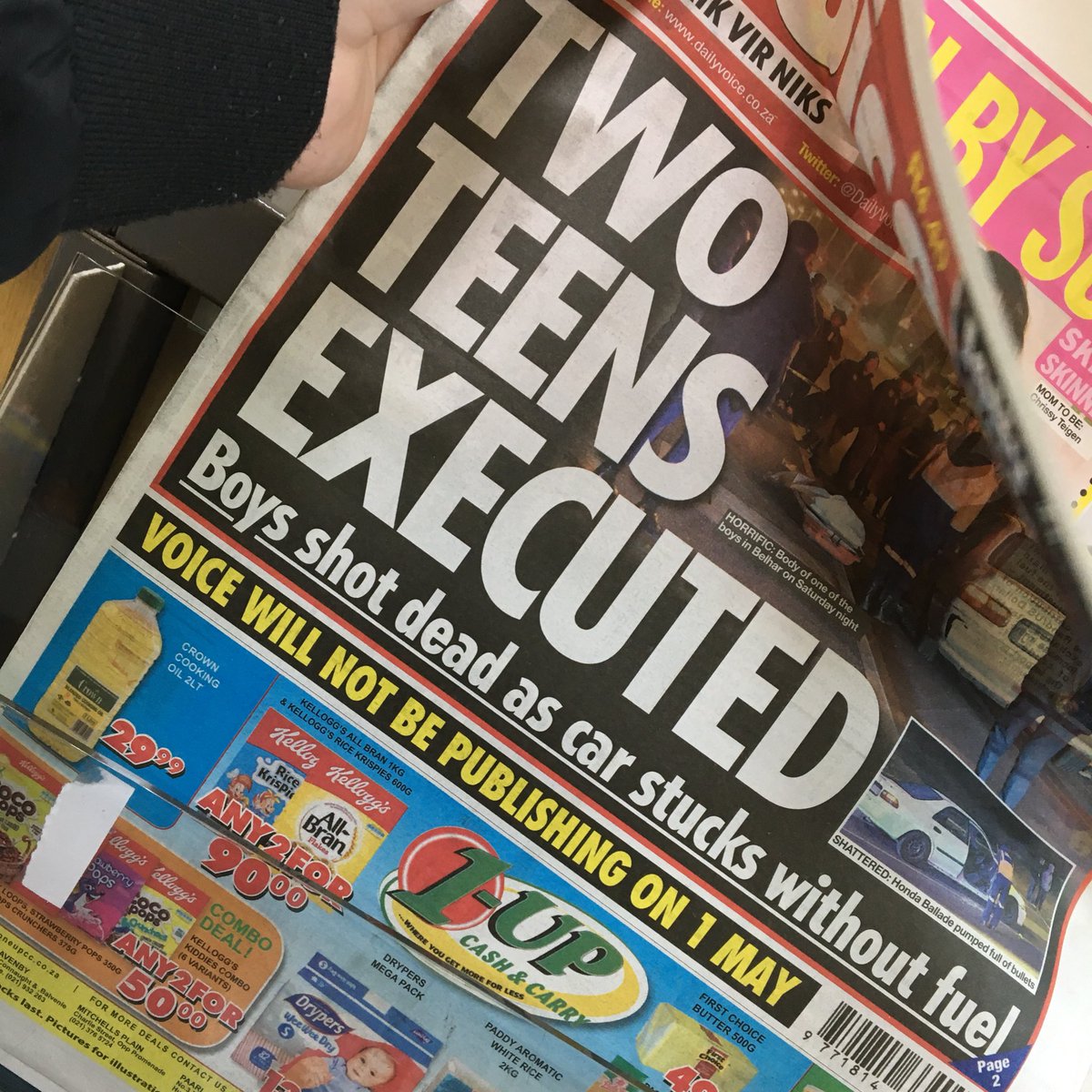 ThoughtsByShep's tweet image. Hey @DailyVoiceSA you might wanna proofread your front page. Way to kick off the week 🤣 #Monday #proofreadingfail