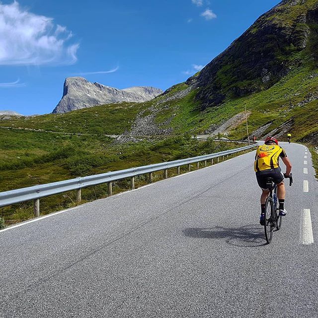 norsksykling's tweet photo. Is there a better feeling than reaching the top of a great climb? @stig_hole_pr challenging the climb up Trollstigen 🚵‍♂️💪
.
.
.
.
.
#cycling #stravacycling #roadbike #fromwhereiride #landevei #bikingrepost #gobybike #cyclingphotos #sunset #ridemybike #visitnorway #world… https://t.co/F7f10ti90p