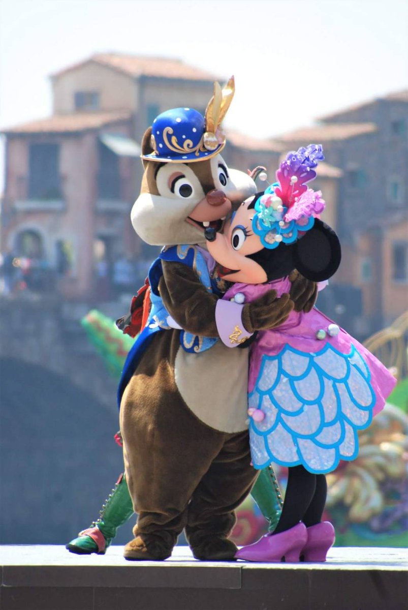 ミニーちゃん ♡ ミッキーと手を繋ぐミニーちゃん❤️ #tokyodisneyland #tdl