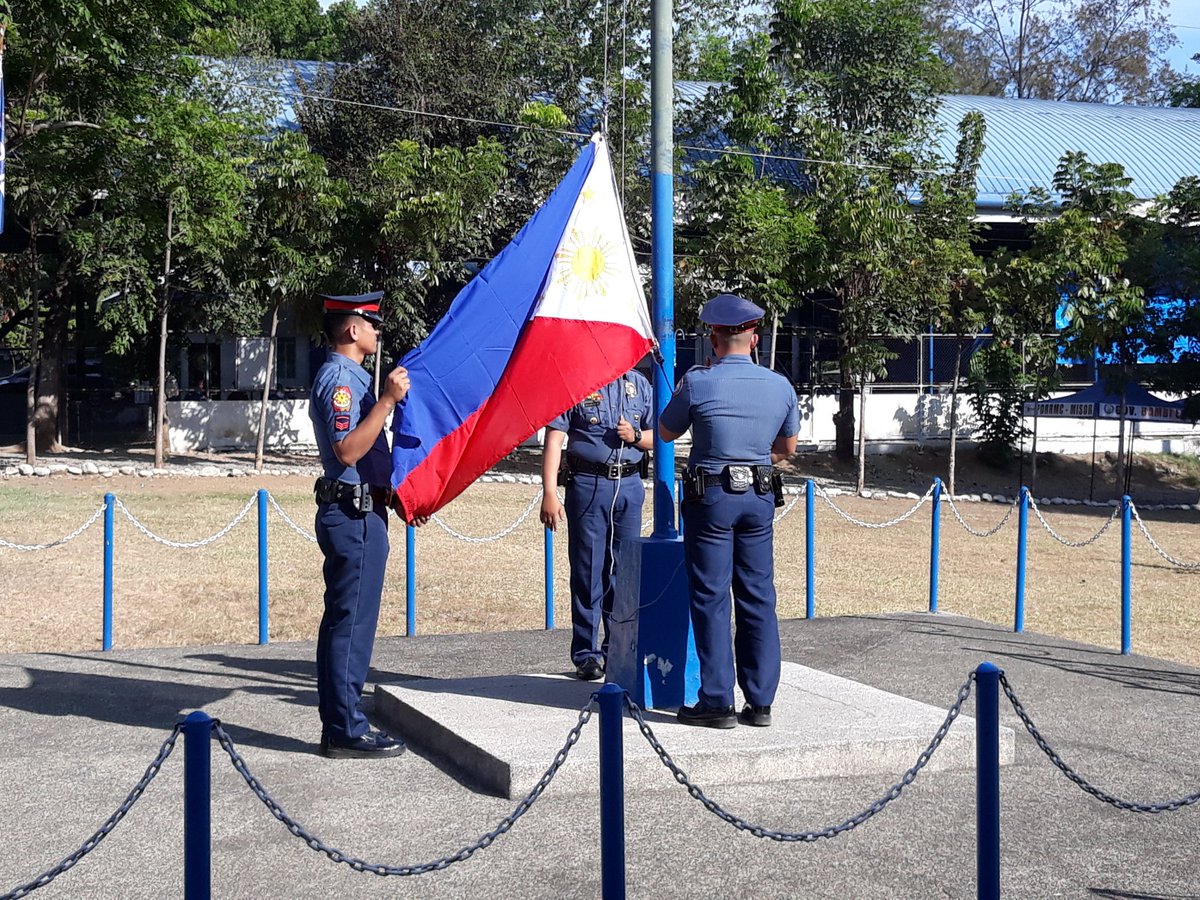 rpeu10's tweet photo. PSupt Reyes Asst.Chief RPSPU10 attended Traditional Monday Flag Raising Ceremony @DirectorPSPG @pspg_ops_omd @sds_pspg @rpeu10 https://t.co/JEkZGluCye