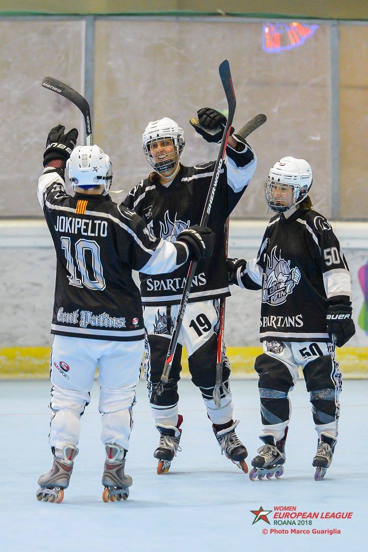 TheMedal1896's tweet photo. ¡CAMPEONAS DE LA LIGA EUROPA!
El @CPLValladolid 🇪🇸 se proclama campeón de la Liga Europea Femenina de #Hockeypatines , tras vencer en la final al Ris-Oangis-Lex-Phénix 3-2 🏒🏆#EuroHLF
El otro representante español, el @centpatins 🇪🇸 se cuelga el bronce 🥉 
📸 @CERILHcom https://t.co/nMR60ntQHE