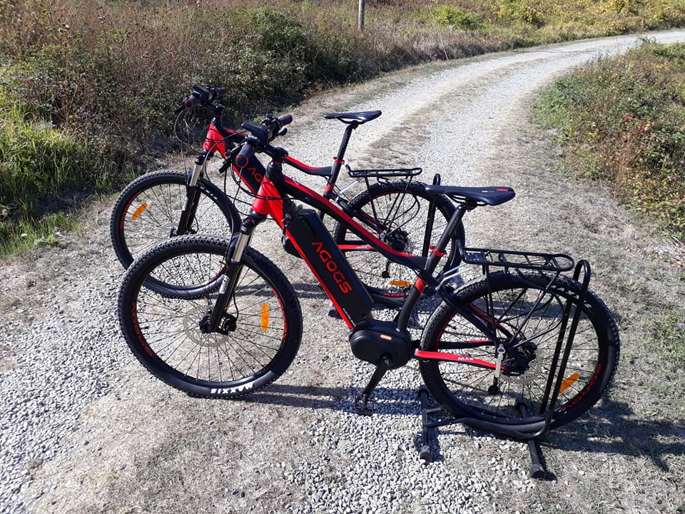 CMup2city's tweet photo. ELLAS FUERON LAS CULPABLES 😎😎😍😍😎😎
Con estas dos Ebikes Agogs Max, noshemos parado en todo el fin de semana. Hoy no estaremos de puente, pero mañana iremos a celebrar el Día del Trabajo en ellas!!!. #UP2CITY #AGOGS #UP2PARKING #Ebike #BicicletaElectrica #MovilidadSostenible https://t.co/BRnzpqv20b
