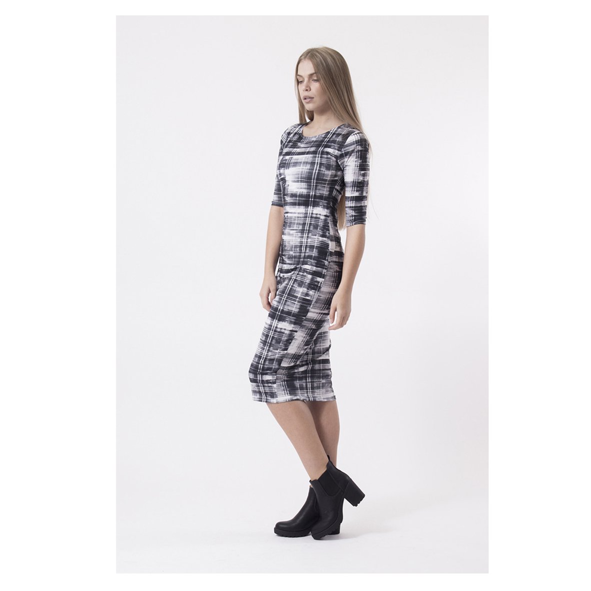 FFOMOEngland's tweet photo. We love the FFOMO Isla Monochrome Abstract Tartan BodyCon Dress for am all day look, perfect for both night and day!! #ffomo #dress #fashion #ffomodresses https://t.co/VMn7OxtgzC