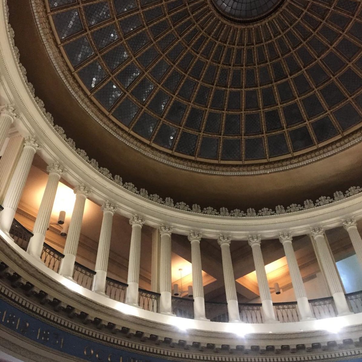 SHScottAuthor's tweet photo. The glass interior dome of the 1797 First Bank of the US dates from a 20thc renovations, but it's still glorious overhead. @INDEPENDENCENHP #restorethefirstbank #Hamiltonsbank #FirstBankoftheUS https://t.co/PCDksyBw4y