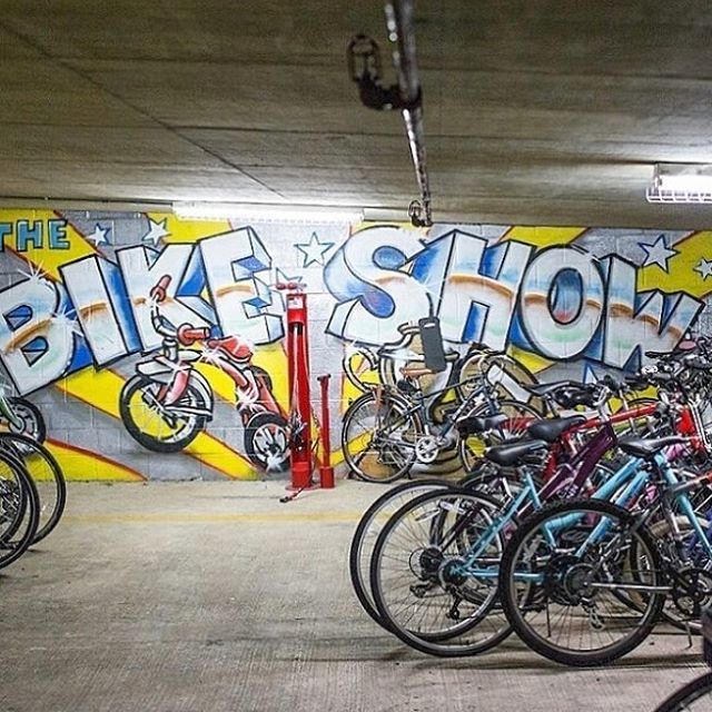 gripunlimited's tweet image. When even the garage art game is on point. #gripunlimitedbags #ridewithgrip #regram @reema_desai .
.
.
#bythings
#madeindc
#acreativedc
#dclife
#activeDC
#mydccool
#IGDC
#smallbizdc
#shoplocal
#shopDC
#DMV
#shopsmall
#bikenyc
#bikeva
#capitalbikeshare
dc… ift.tt/2KqRR3Z