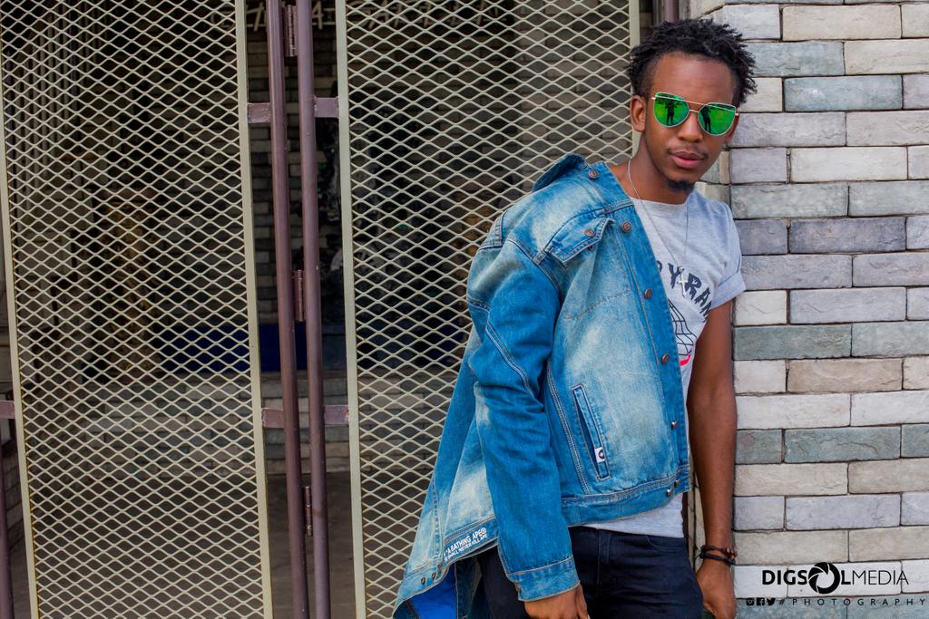 directorghost_'s tweet photo. #Streetwear
#denimwear
#sunglasses
#picturemodel
#picturemodeling
#focus
#vision
#success
#model
@deemamhiyo
#instagram
#facebook
#blackpyramid
#artwork
#photography
#pictures
#pic
#summer https://t.co/5BelYd0kW6