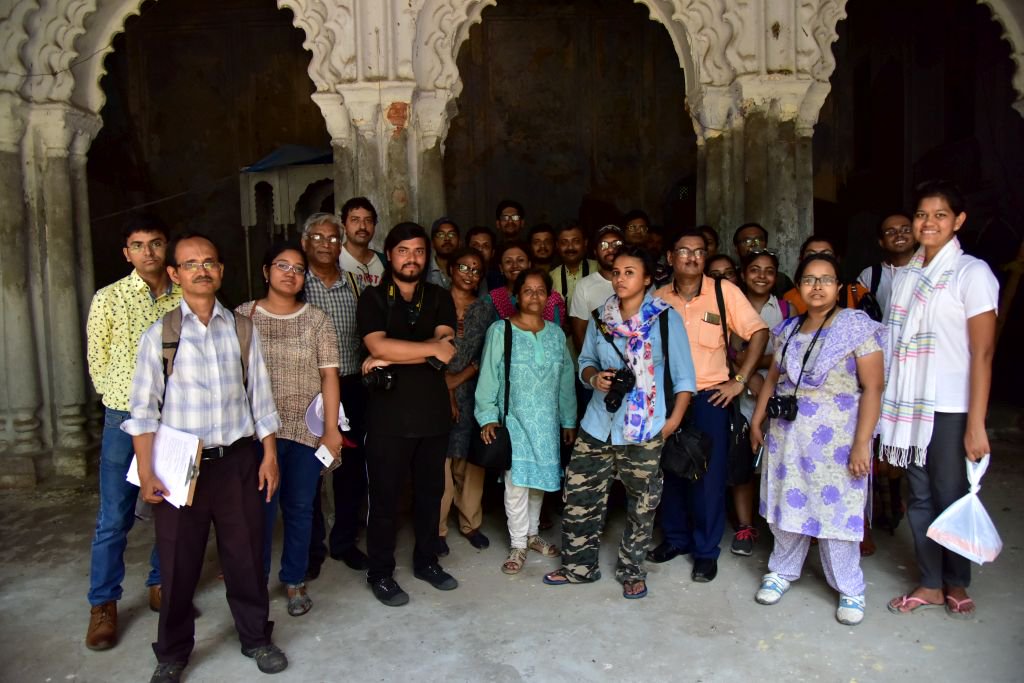 Moments from my longest walking tour with largest participants with #Sahapedia.  Photo Courtesy Abhijit Kar Gupta, Aneek Roy, and Dipannita Majumdar.  #walkingtours #heritage #heritagewalkingtours  #Calcutta #Calcuttawalkingtours #Kolkatawalkingtours #Kolkata