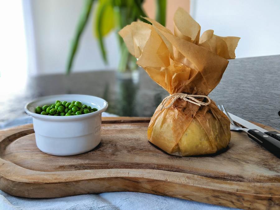 cuisine_fiend's tweet photo. Chicken parcel stuffed with mozzarella, baked wrapped in parchment - hey, it's a parcel isn't it? https://t.co/uhvjZCahX9 #HealthyEating #chicken #stuffedwithcheese https://t.co/E6CyeIBD4Y