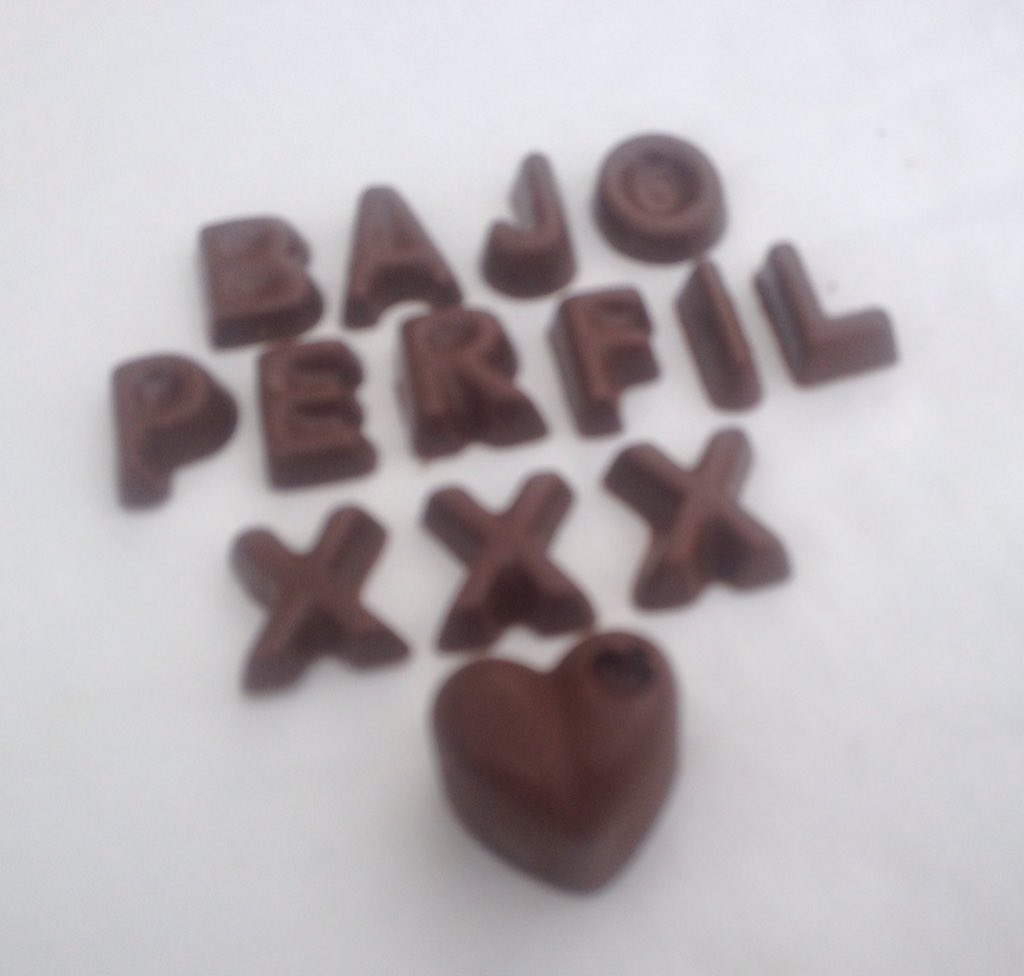 manuardiente's tweet photo. Con estos ricos Chocolates inspirados en mis bellos y morbosos @bajo_perfilxxx inicio esta semana... #lunes Feliz Dia y un bonito Inicio de semana galanes q todo lo positivo y bonito los acompañen... https://t.co/MDr3K67oFb