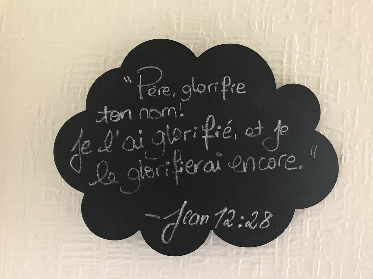CliaSye's tweet image. Avant même que nous fléchissions les genoux pour prier, Il a déjà manifesté sa gloire 🙏🏿 #weeklymeditation #Ireceiveit #Godisgood