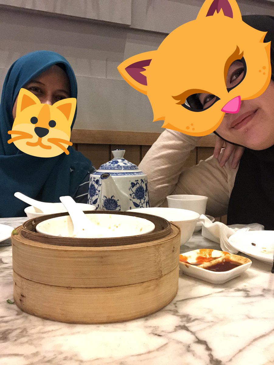kyriakeii's tweet photo. Yehey dah kenyang!! With @dyodks #dollydimsum https://t.co/IgG7coEtKc