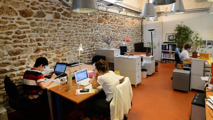 Quand les grèves accélèrent le changement, le bureau fixe cède de la place au bureau nomade, et cela change tout ou presque.
NB : Si besoin, nous sommes aux Gares de Lyon, Saint-Lazare et à Lyon Part-Dieu. 😉
#coworking #businesshumanizer #flexoffice francetvinfo.fr/replay-radio/c…