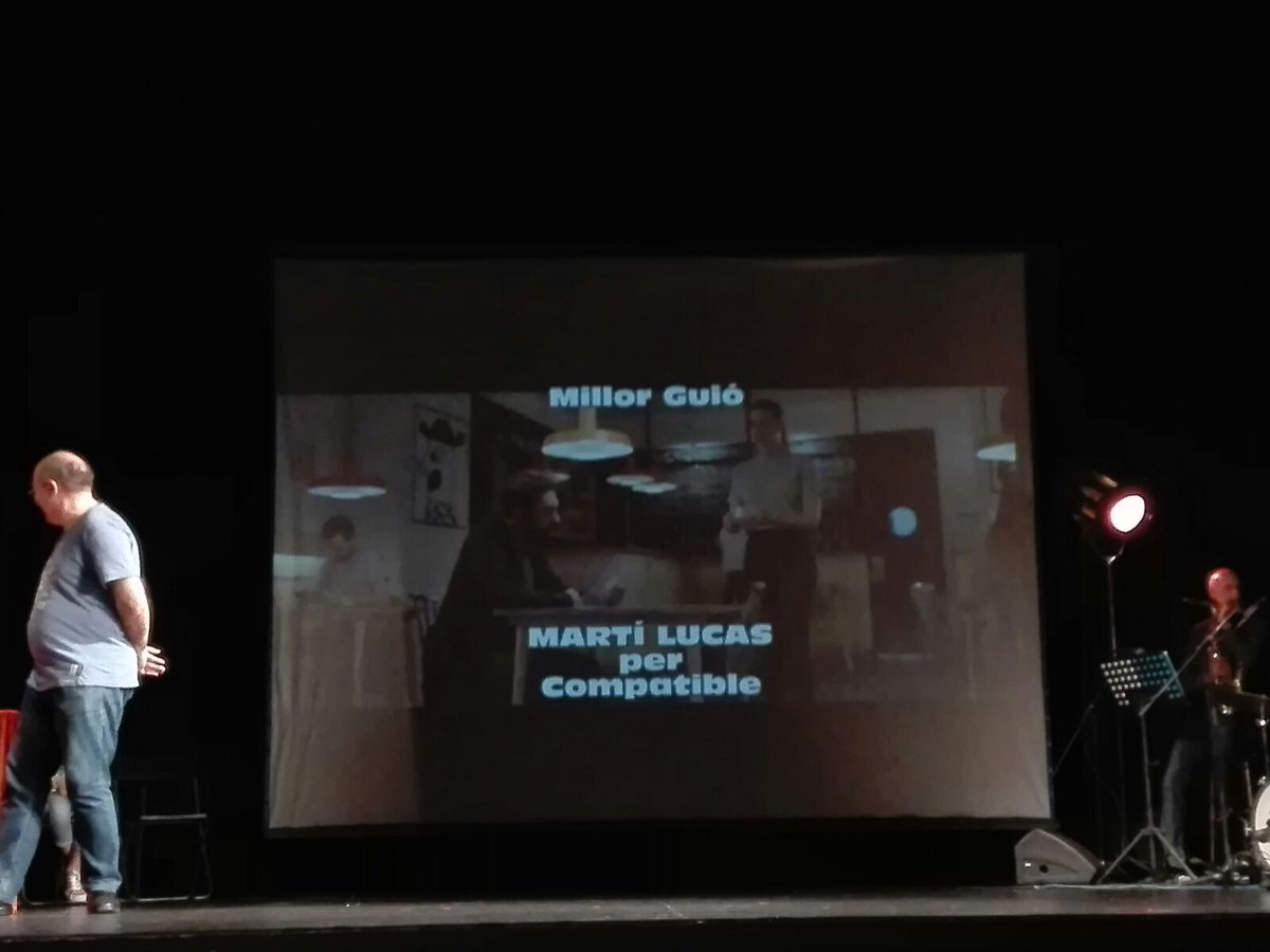 martilucasfeliu's tweet photo. Recollint el premi a millor guió per @Compatible_film al @festimatge #festimatge18 #curtmetratges https://t.co/PQ349IvwoW