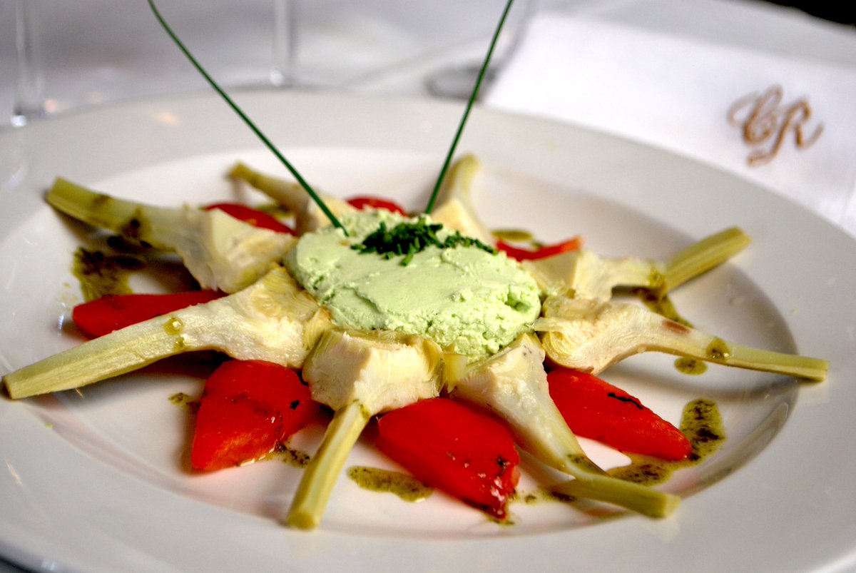 CafeRoyalty's tweet photo. Decimos hola a mayo con un fantástico puente, ¿lo celebras en Royalty con nosotros? Este es nuestro plato Flor de Alcachofa con Pétalos de Tomate y Crema de Queso de Cabra #caferomantico #europeancafe  #cadiz #food #gastronomía #planes #instafood https://t.co/FhtM5lpK4O
