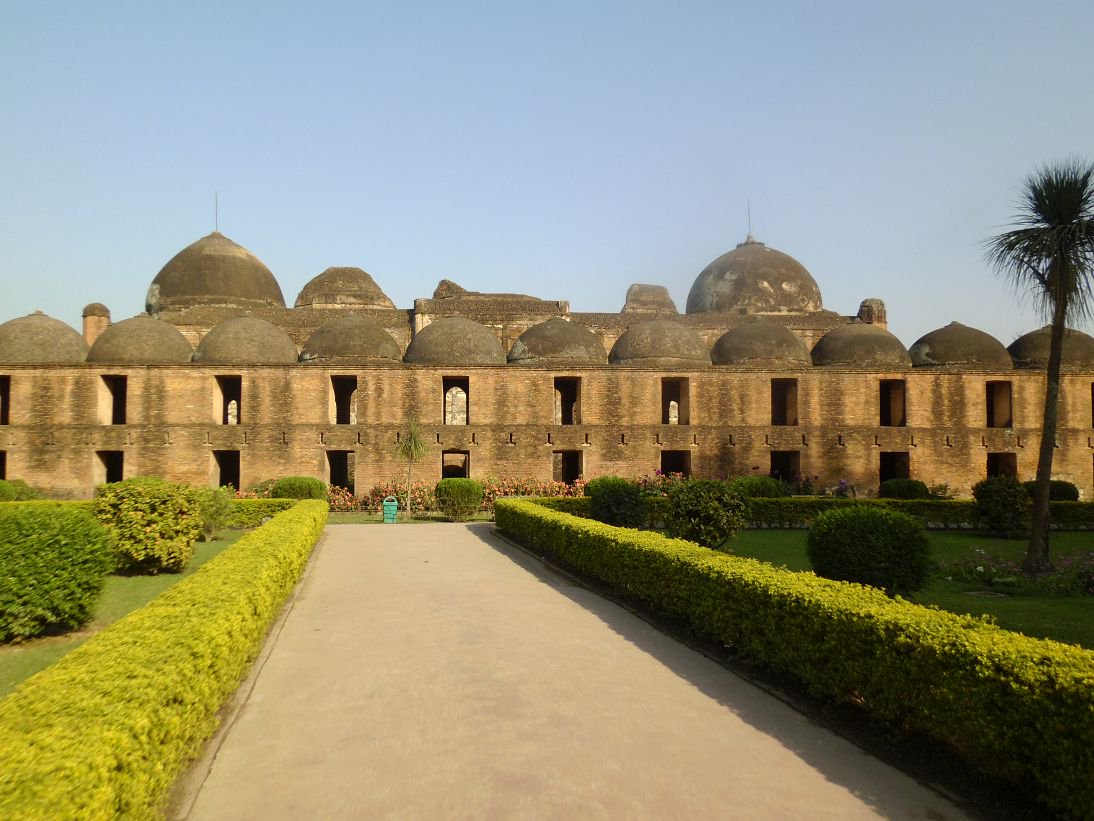 TravelNatureAll's tweet photo. Last Nawab of Bengal, Siraj-Ud-Daula, was betrayed by his most trusted commandant, Mir Jafar, at the Battle of Plassey at Murshidabad  #travel #travelogue #heritage #murshidabad #nawabiheritage #photogallery #photostory #hazarduaripalace #imambara 
https://t.co/dXFbAXmpuQ https://t.co/ZG2wztqBKd