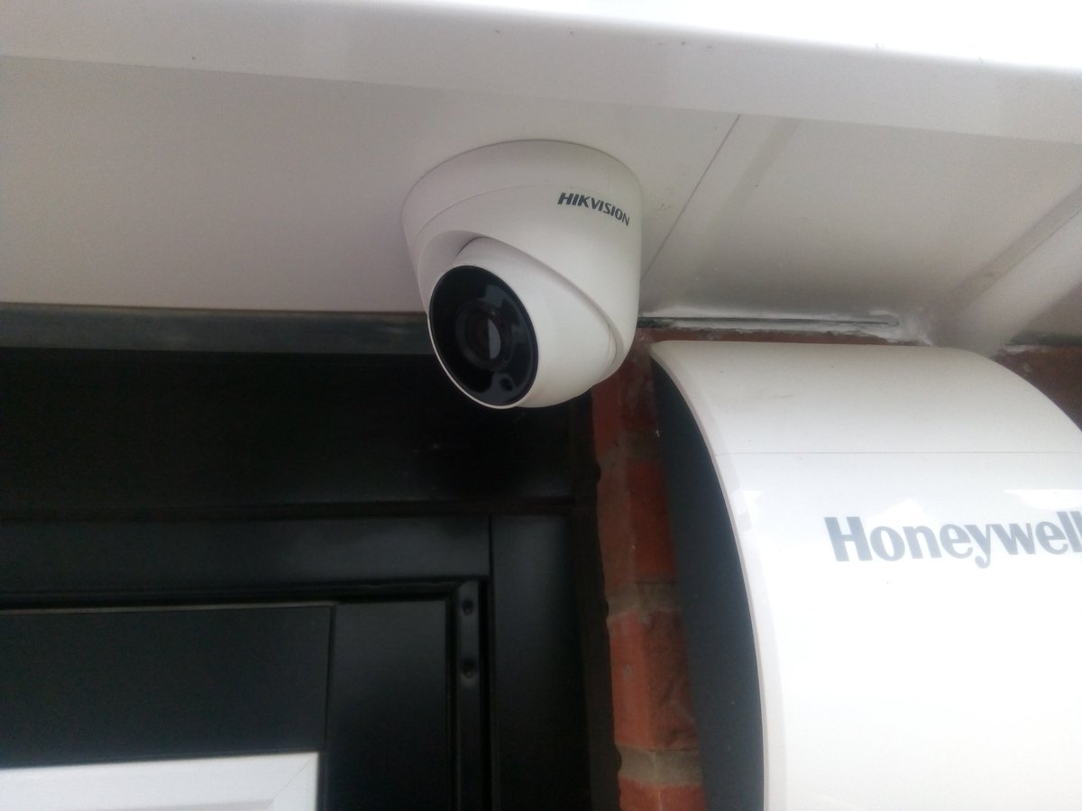 tamworthcctv's tweet photo. Hikvision 8mm lens 40m night vision CCTV installation https://t.co/9nZNmt1P8S