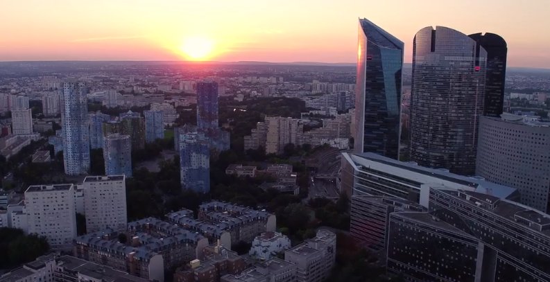 Harmony_Bureaux's tweet image. Visitez par drone une des plus hautes tours de France immobilier.lefigaro.fr/article/visite… par @GuillaumeErrard in @Le_Figaro_Immo #immobilier #architecture