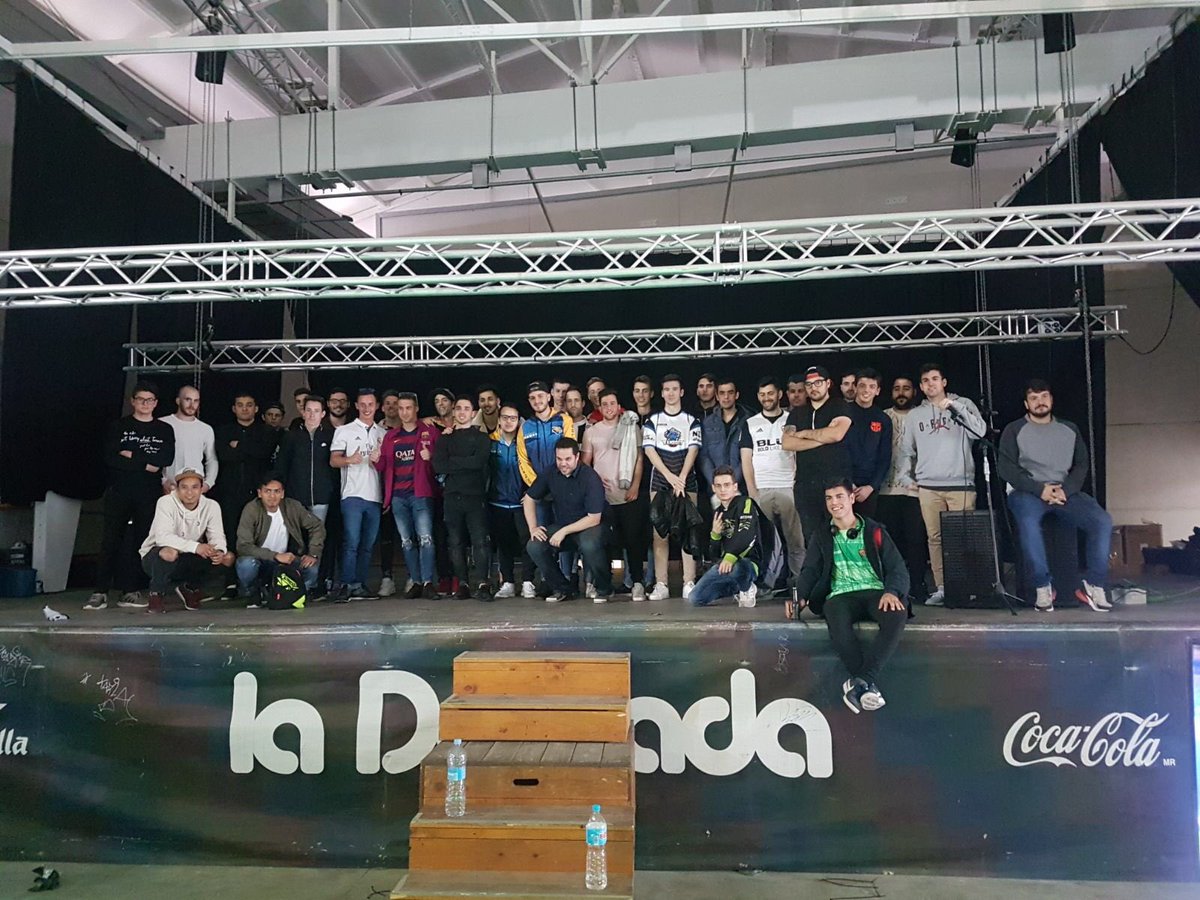 _SukiCB's tweet photo. Torneazo @ESportsandFun @The_KaoSs_ @Aubitah @SHCirujano9 @xSusoZ @addri_07 @Pro_Kaiiseer @Sao17_3_ @javierjuas @ricard_bg @bArrerinhAA @Barrioo20 y muchos que me dejo! @ESportsandFun a seguir asi! https://t.co/9CwX2EHer3