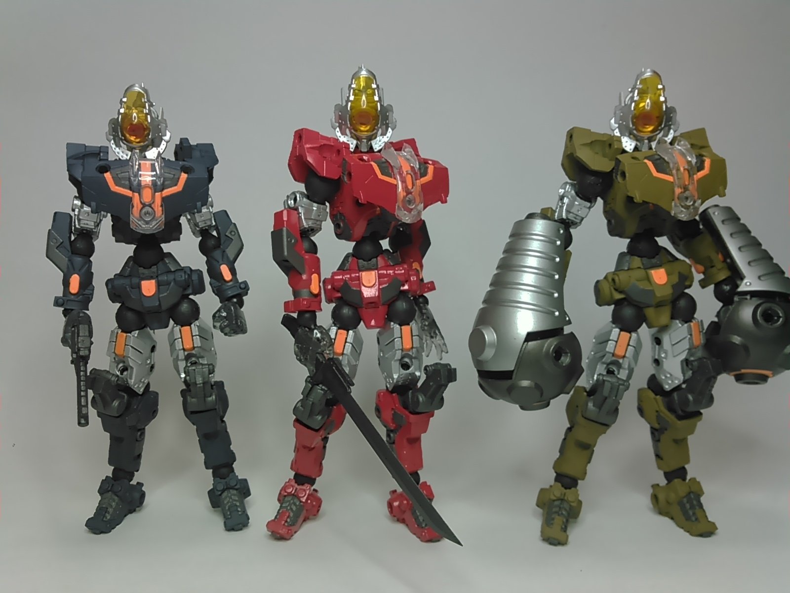 もっと腰をフレディ 左から ガンスリンガーネイビー ソードマスタークリムゾン ガントレットグリーン 名前以外に特に設定決まってない方々 アッセンブルボーグ