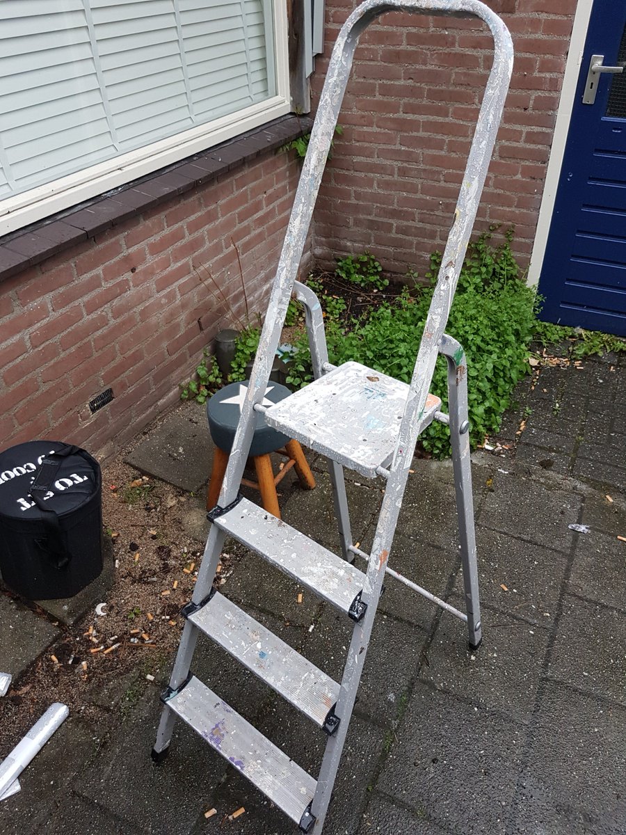 Pol_EKoster's tweet photo. In een achtertuin in de #Diepenbuurt in #Oostgaarde is een ladder aangetroffen. In verband met onderzoek naar een #woninginbraak willen wij graag weten van wie de ladder is. Graag contact met 0900-8844 woninginbrakenteam district Oost. @OOSTGAARDE https://t.co/Vio0NytsxN