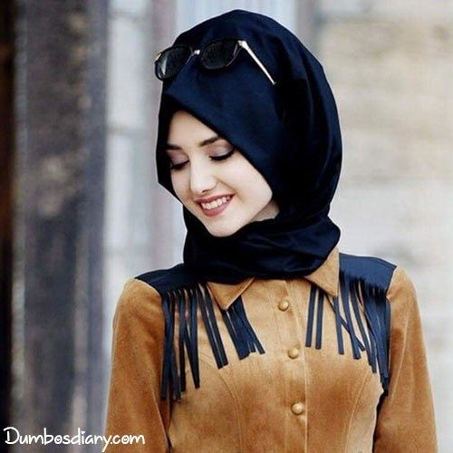 أُحب لُطف الله الذي يتجسّد على هيئة
صديق طيّـب، أو موقف مبهج في اليوم
أو ابتسامة عابرة، أو كلمة تسعد القلب
أو رسالة تُنِير الدرب، أو فكرة تُشعِل
الطموح، أو طمأنينة تسكن الروح،
أو سلام يغمر الأعماق،

أُحب كرم الله المختبئ
في تفاصيل الأيام☹️❤️!