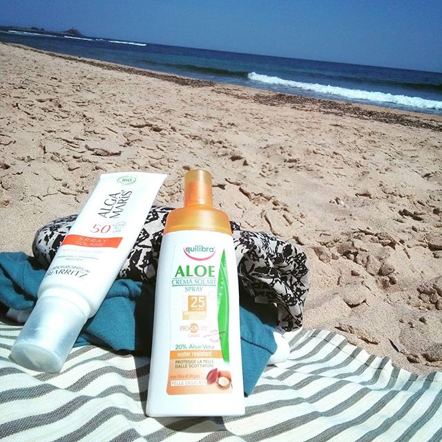 ManaraPharma's tweet photo. When you need little #Sun.... a hat a book with the beautiful sea always enough for you :)
#algamaris #balances #SPF #beach #seatime #reading #biocosmetics #uaepharmacy #equilibra #spf25 #hot #summer #deltamedicalest #uae #beach #jbr #corniche #bikinis #sunbathing https://t.co/2F9LstVIY2