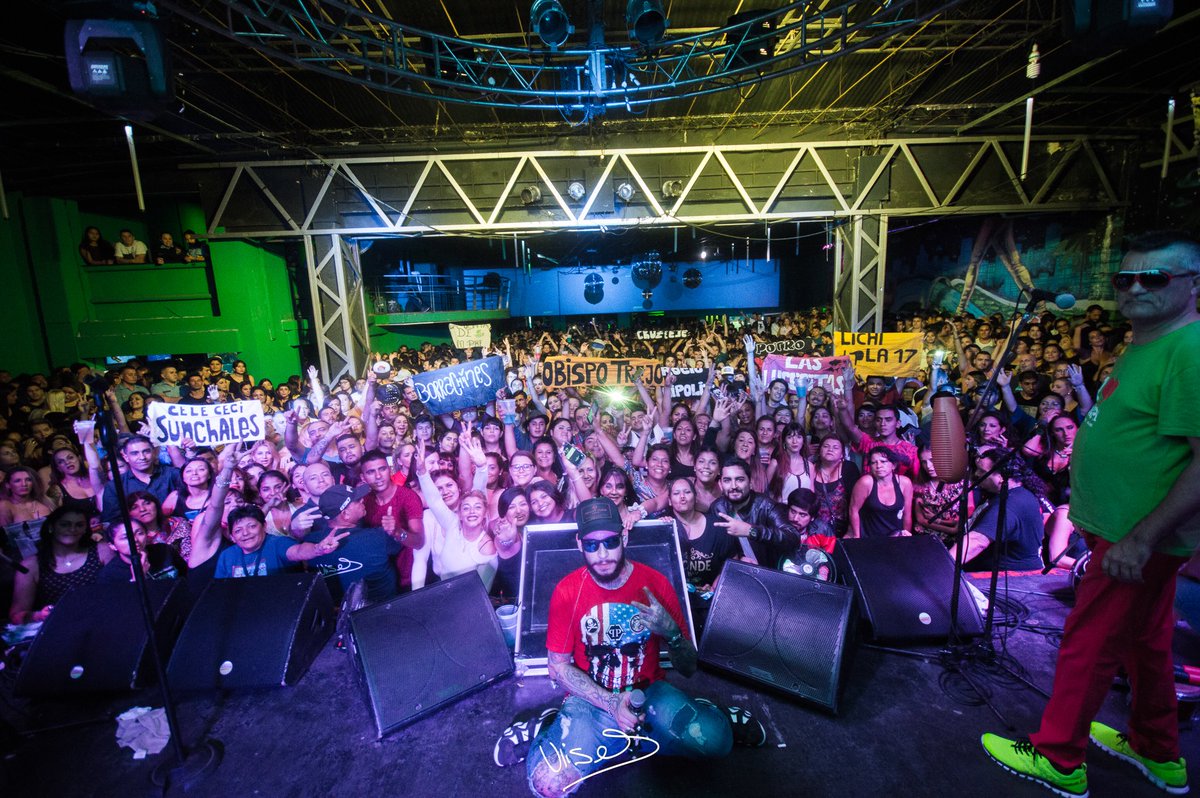 UlisesBuenoSOY's tweet photo. Que linda noche de Domingo #UlisesEnLaCosta #CuartetoDelBueno #creotour2018🔥✌🏻📀🎙🇦🇷🎶 
📸Germán.Vignoli https://t.co/ae0KXWU5pm
