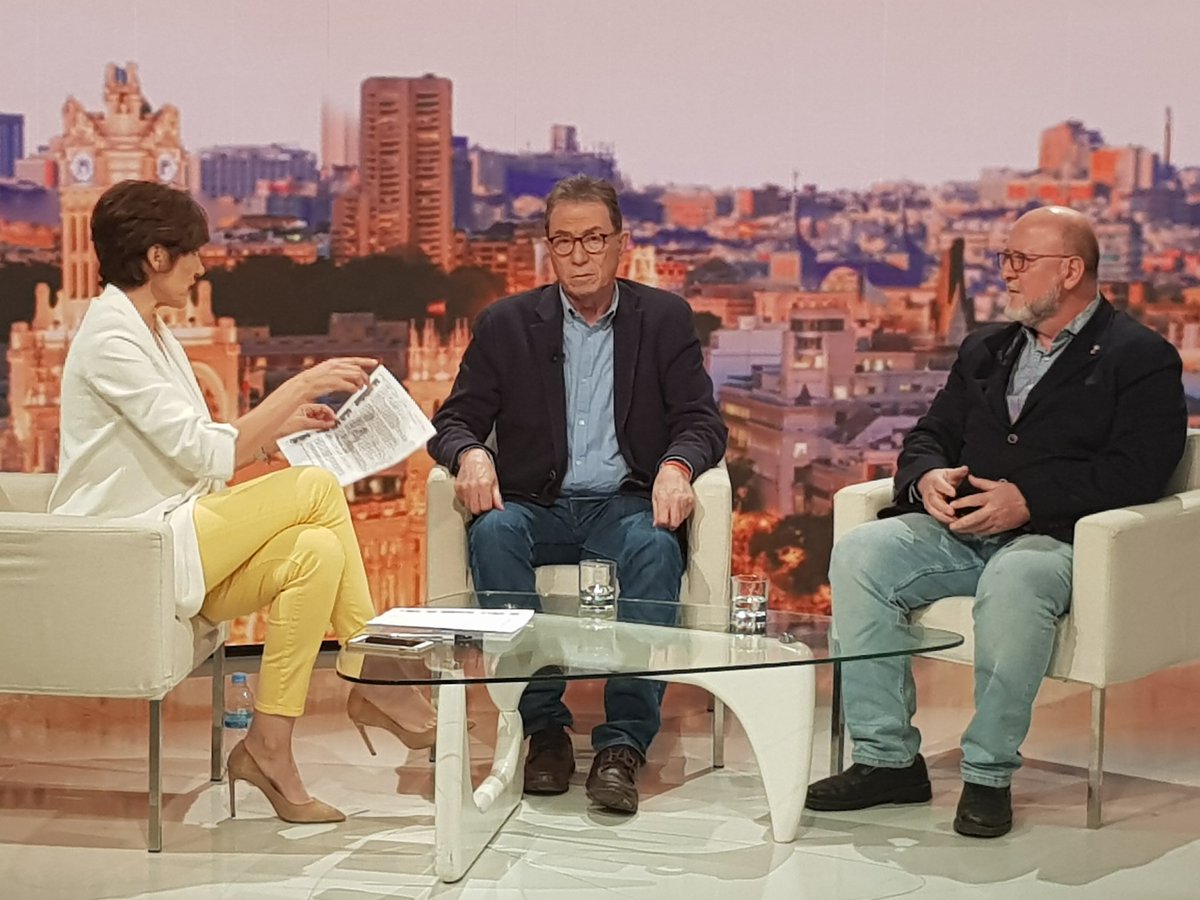 cocotelemadrid's tweet photo. Este #1deMayo @jaimecedrun Y @LmReillo cederán la palabra a las secretarías de igualdad de @CCOOMadrid @UGTMadrid porque la igualdad y la lucha contra la brecha salarial debe de visibilizarse. @BuenosDiasTM @telemadrid
#TiempoDeGanar
#Igualdad
#MejorEmpleo https://t.co/hSXq8oOpWb