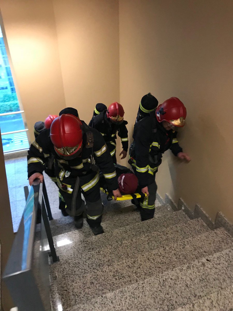 👏aux #pompiers du <a href="/sdis31officiel/">Sapeurs-pompiers 31</a>,🎖️2ème au classement général et 1er du côté français au #SurvivalFirefighterChallenge à #Porto #Portugal. Félicitations aussi à Lætitia Chartrain, 1ère dans la catégorie féminine ! #cohésion #Espritéquipe #sport #Bombeiros #Firefighters