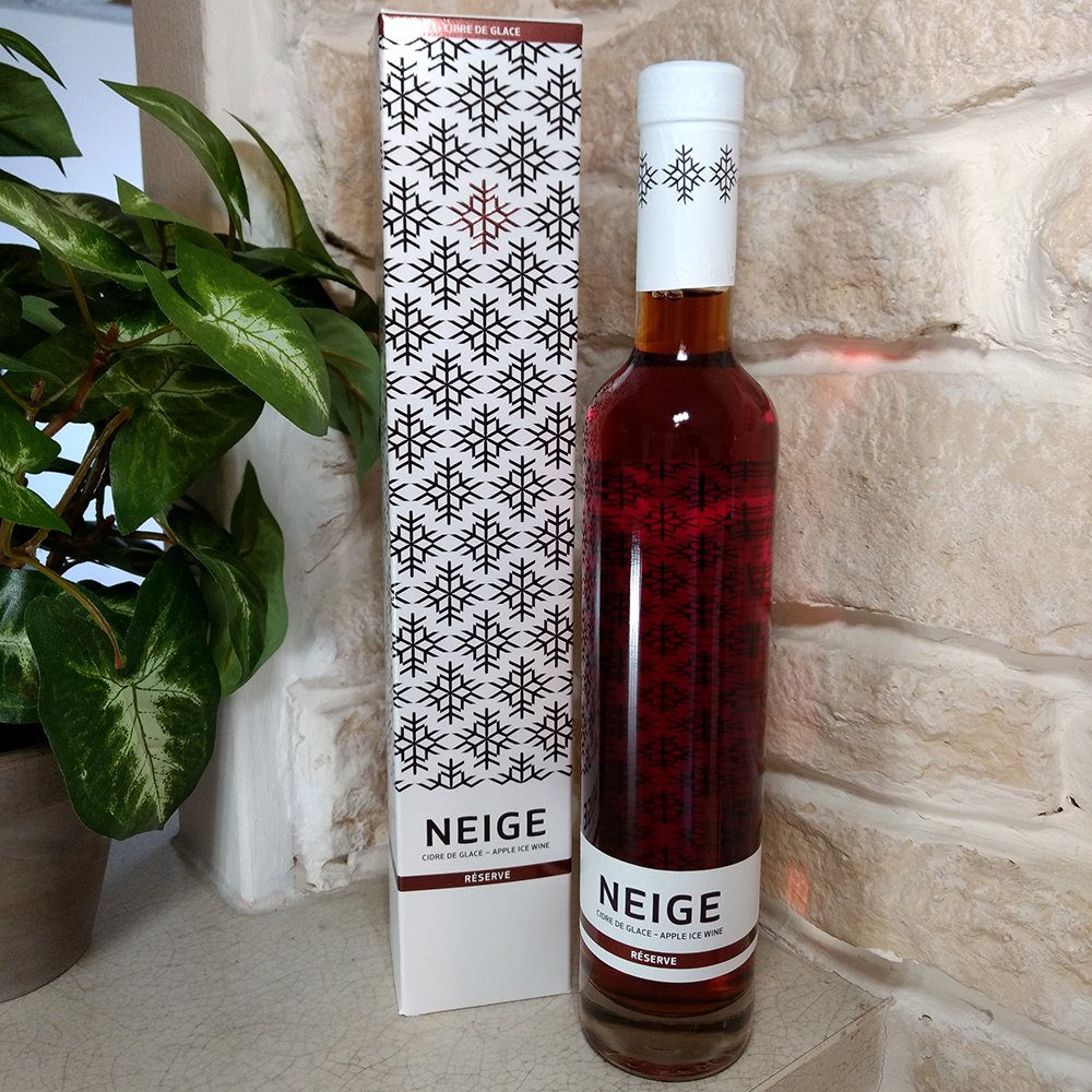 Connaissez-vous le #CidredeGlace du <a href="/DomaineNeige/">Domaine NEIGE</a> ?❄
Surprenant et envoûtant, il faut le découvrir à tout prix ! 😍
#caviste #neige #pomme #cidre
👉 alavot.re/YX
