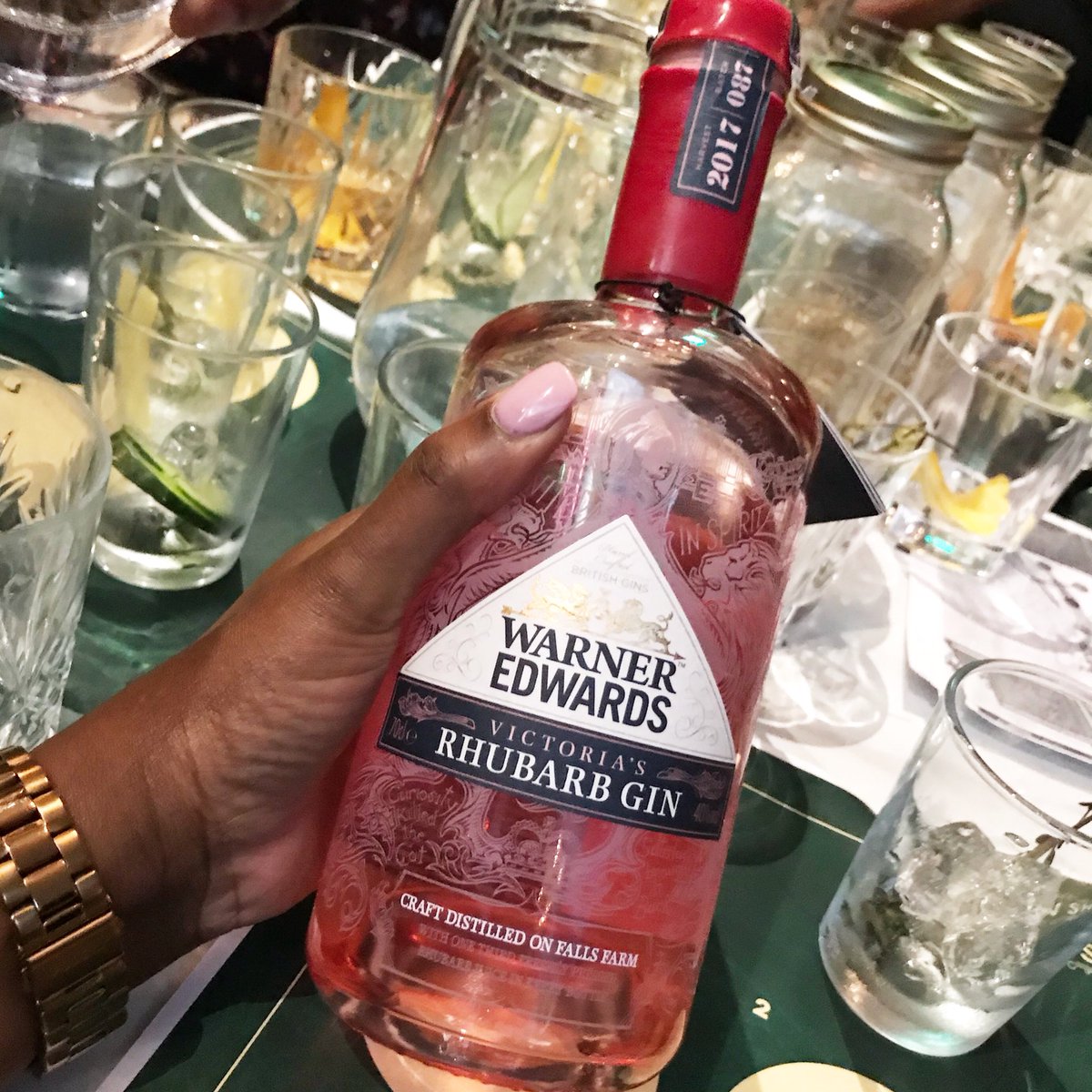 LFoodandwine's tweet photo. Pretty pink gin  #myfavorite #gintasting #alcohol #about last night #lovefoodandwine #ginstagram #gin #victoriasgin #rhubarbgin #prettypink https://t.co/7okSXlDos3