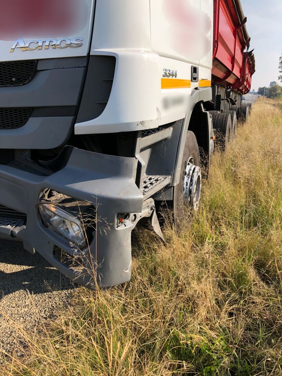 Netcare911_sa's tweet photo. Vanderbijlpark:  A 45-year-old female and a man in his 30s injured after a car and truck collision on the Golden Highway in Vanderbijlpark, Gauteng @_ArriveAlive @FatalMoves @Mooivaalmedia @jour_maine https://t.co/sAkCzAgKYO