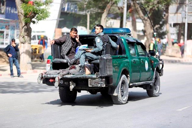 Double Kabul suicide bombing kills 25, including journalists: bit.ly/2rag3Pz https://t.co/S4mmvR9Cq1