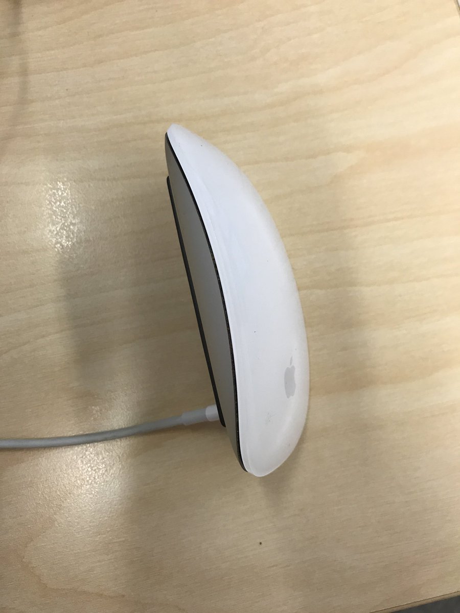 verminmark's tweet image. I love the @Apple #magicmouse2 but this is a fucking ball ache! #FormOverFunction
