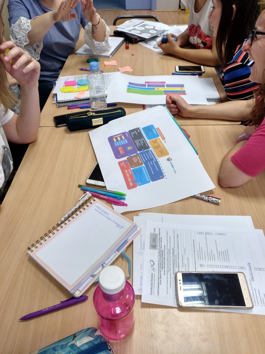 GranadoNekane's tweet photo. Aprendemos a programar nuestros proyectos #LoVes y #Sirabun en @maristaalgemesi #ABP para dar un giro a nuestras clases gracias a @EdelvivesPRO https://t.co/6aFk6m8jMB