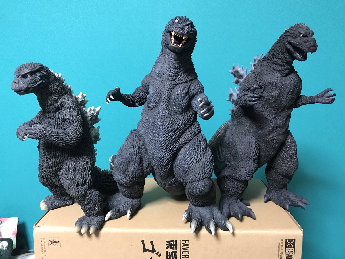 たくろー サイズ比較 ｇｍｋゴジは東宝大怪獣シリーズだけど 東宝30cmシリーズの初代ゴジラとほぼ同じサイズ 東宝大怪獣シリーズのメガロゴジよりは一回り大きくなってる