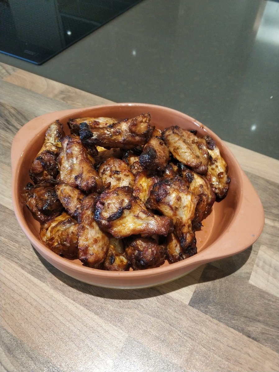 PHIL_OWC's tweet photo. @onlyslaggin this time last year I didn't own a BBQ, look what you have created. I'll be building a BBQ shed next! Cheers for the advice and visual inspiration! @Weberbarbecues @prosmokebbq @thermapen #fueldome #thermapen #wings https://t.co/ZgKULc7CLP