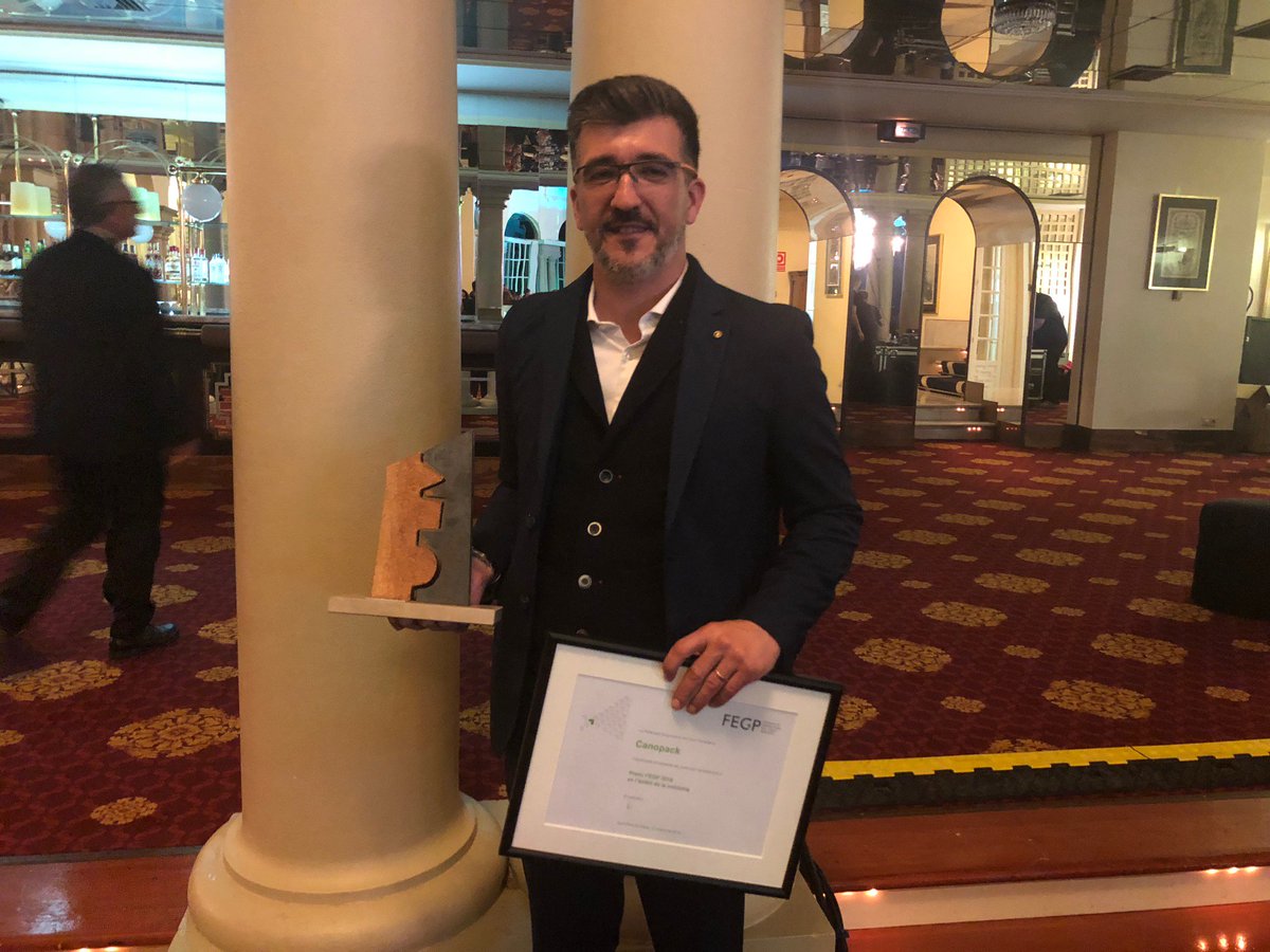 Canopack's tweet photo. Todo un orgullo haber recibido el premio a la Industria de la @_FEGP. Destacaron el crecimiento de los últimos años y nuestra reciente expansión internacional con un producto propio. ¡Gracias! #Nit18 #packaging #empresa #GranPenedès #Vilanova https://t.co/mNCCPtOWZz