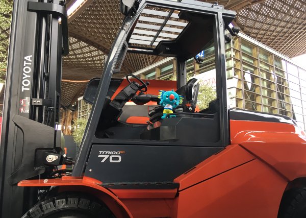 Forkliftaction's tweet image. A big thanks from the team to all the lovely #industry people who stopped by the @forkliftaction stand last week at #cemat18. A special thanks from #Borobi as well who had lots of fun visiting the exhibits at the show. @ToyotaMH_EU #forklift