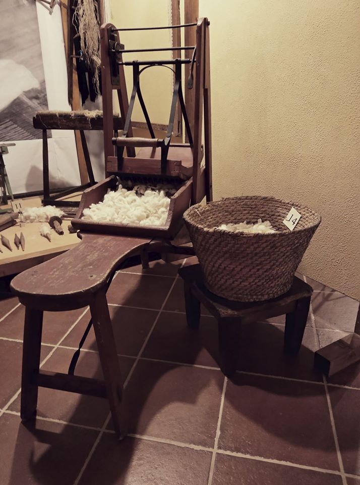MuseoBrunello's tweet photo. Where would we be without our women? The art of #woolmaking was practiced mostly by them and was one of the strongest arts in the history of #Montalcino. Here is a carder that was used to comb and align the fibers of the wool that afterwards passed to the spinning.
#carder https://t.co/oDcMHDTWsT