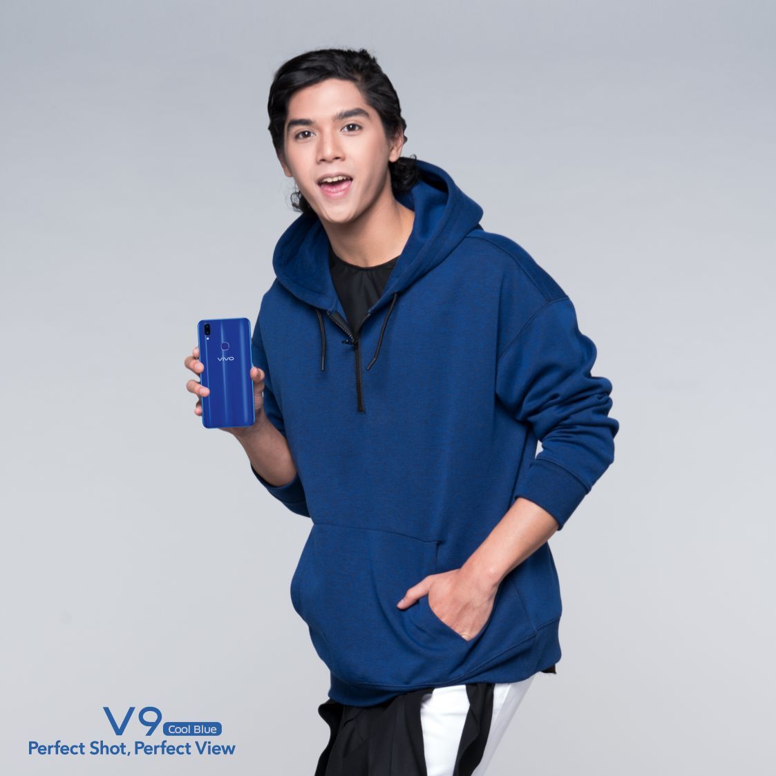 Be cool when using #VivoV9CoolBlue. Grab it fast at your favourite store right now! Because this item is Limited Edition. @vivo_indonesia