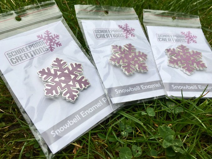 ShishaSheppy's tweet photo. A old friend of mine @SchneeCreations is creating very cute Golden-Enamel-Pin's
I also already got me the Husky one *wagwagwag* If you like em, please support her Kickstarter --> https://t.co/m8X5OFuuS3 <--

Further Infos here --> 
https://t.co/MtKcFZ6Ahm
https://t.co/udmzUoFqoo https://t.co/RZ4tqaMCxJ