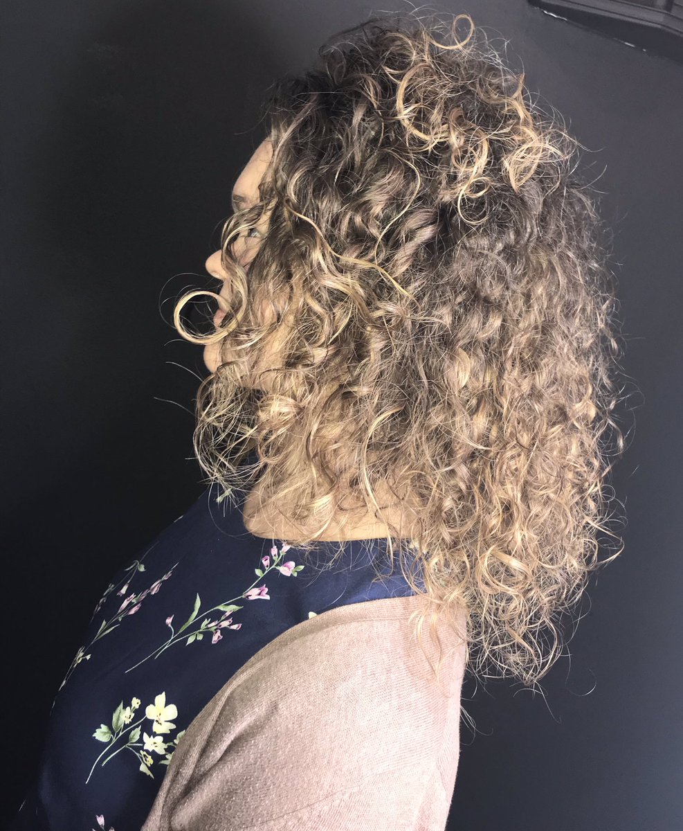 Ladies we're all about the curls this summer 🌸 #loveyourcurls #embraceyourcurls #beautifulhair #WorcestershireHour @live24seven