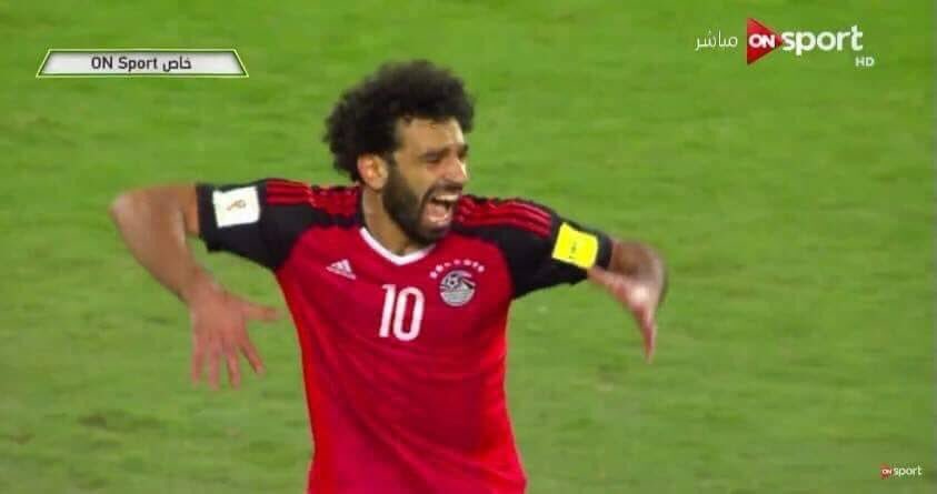 basellessam's tweet photo. اهداء لاتحاد السبوبه 
فاكرين اللقطه دى فاكرين حرقته وخوفه على ضياع حلم كاس العالم فاكرين لما سجل ضربه الجزاء وهو عليه ض��وط من ١٠٠ مليون بيحلموا بكأس العالم 
دلوقتى عايزين تسرقوه و تاخدوا منه ثمن نجاحه !! @MoSalah https://t.co/GjUVxZfNIU