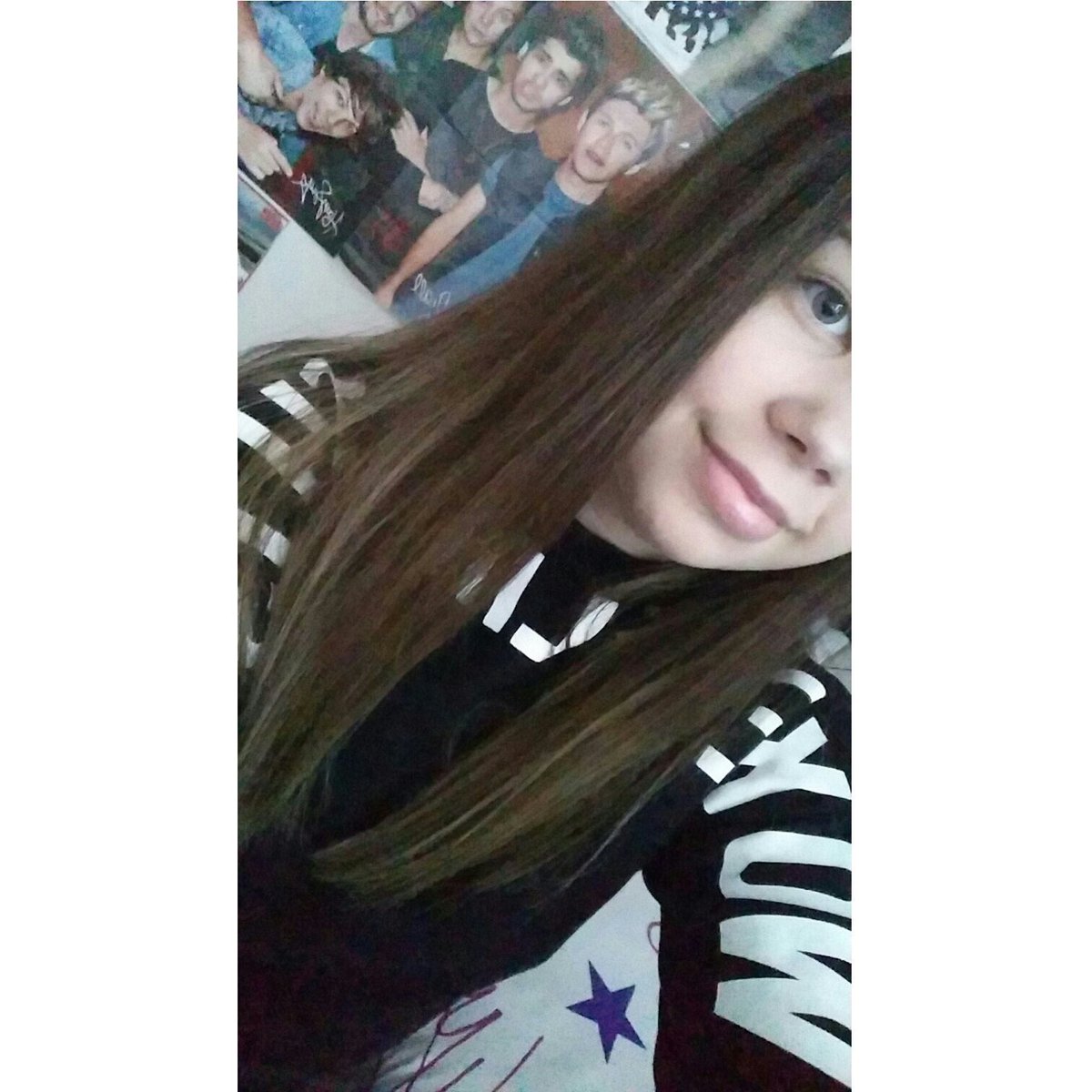alaizamaria's tweet photo. There's 3,5 year difference between these selfies, 16 yo me vs 19 yo me😅 "Just how fast the night changes", i guess😂 #1DBREAKPROJECT #OneDirection #OneDirectionReunion https://t.co/8m1nLJ43DY