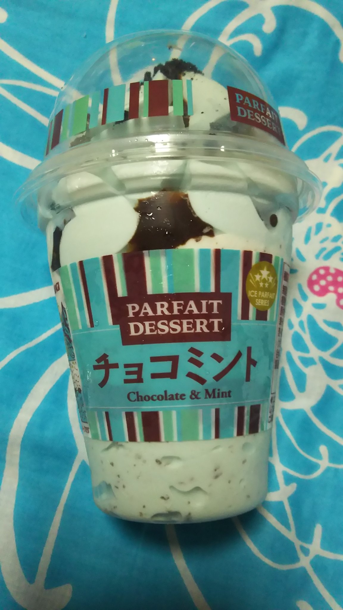 تويتر おーさ على تويتر 念願の赤城乳業のチョコミントパフェ買った 正式にはice Parfait Series の Parfait Dessert チョコミント 色んなコンビニ回ったけど無くて 調布の西友にあったヽ ノ これから食べる チョコミント党 チョコミント